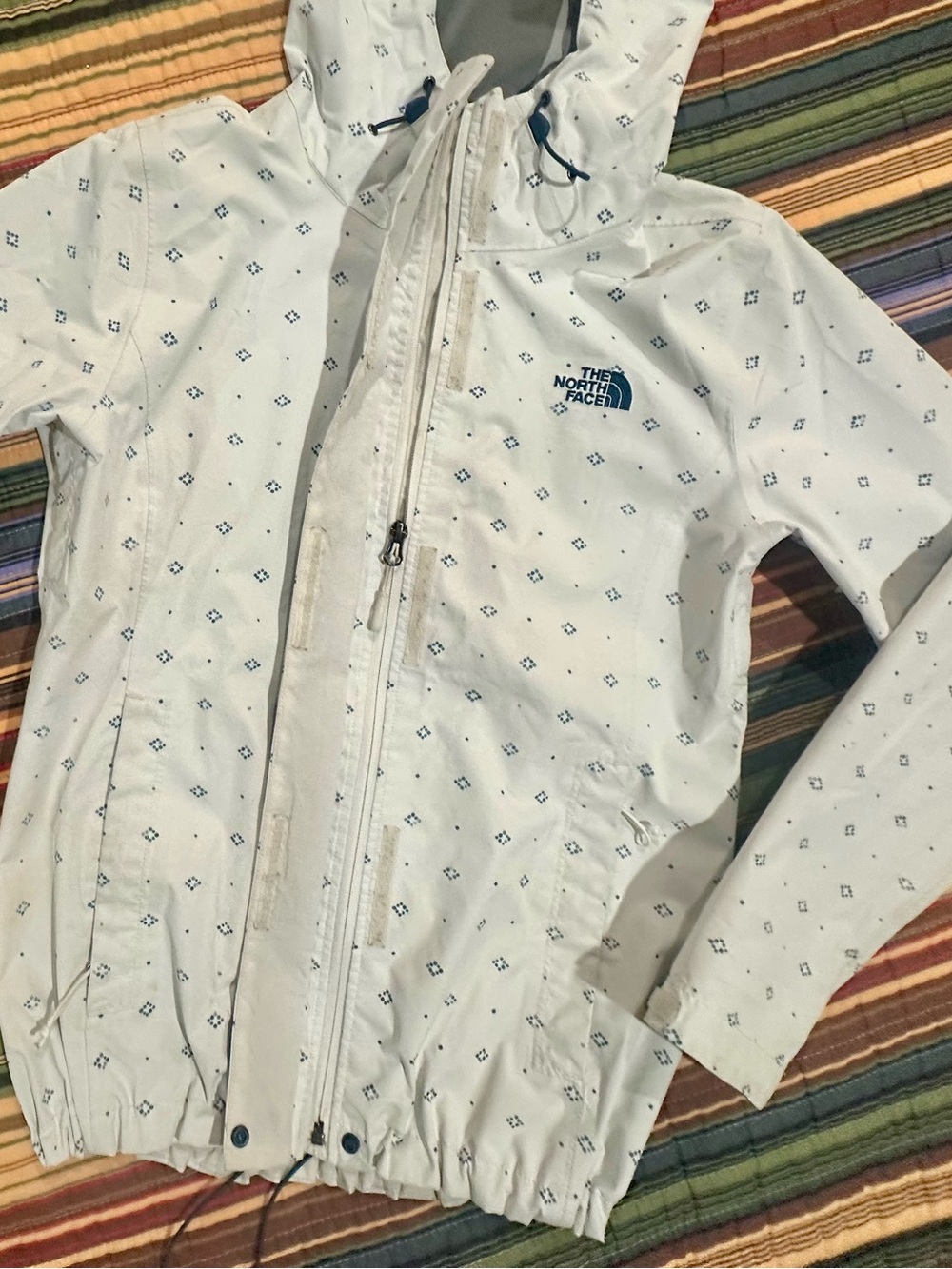 The North Face Venture Hooded Jacket in White & Blue with DriVent fabric